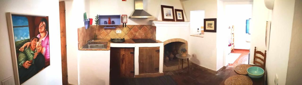 Casa Da Tia Amalia Hostel แมร์โตลา ภายนอก รูปภาพ