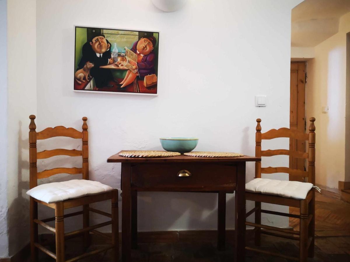Casa Da Tia Amalia Hostel แมร์โตลา ภายนอก รูปภาพ