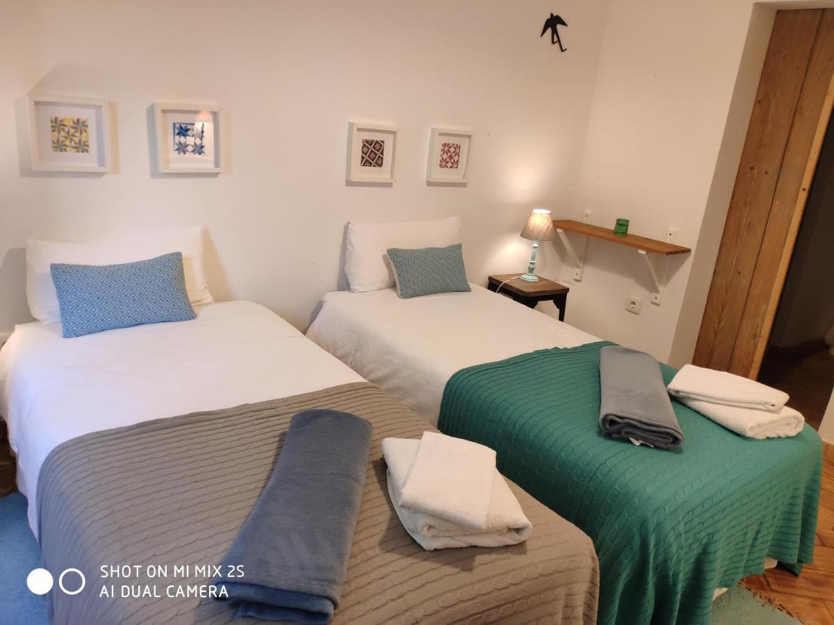 Casa Da Tia Amalia Hostel แมร์โตลา ภายนอก รูปภาพ