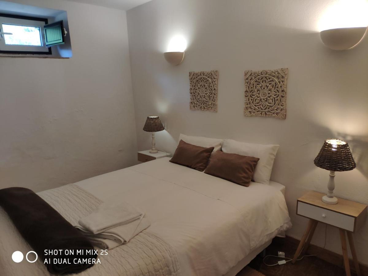 Casa Da Tia Amalia Hostel แมร์โตลา ภายนอก รูปภาพ