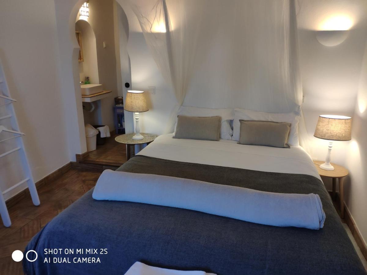 Casa Da Tia Amalia Hostel แมร์โตลา ภายนอก รูปภาพ