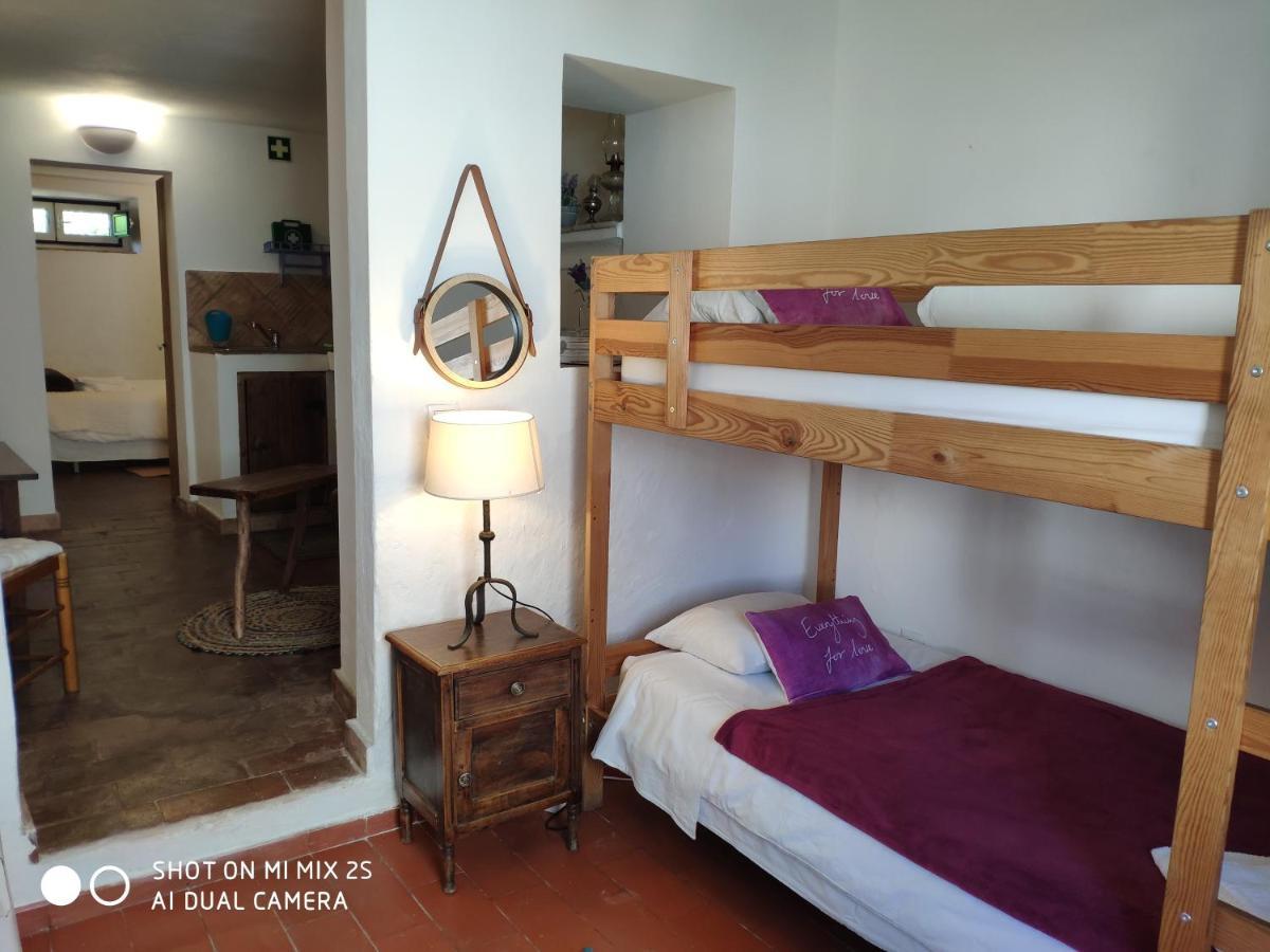 Casa Da Tia Amalia Hostel แมร์โตลา ภายนอก รูปภาพ