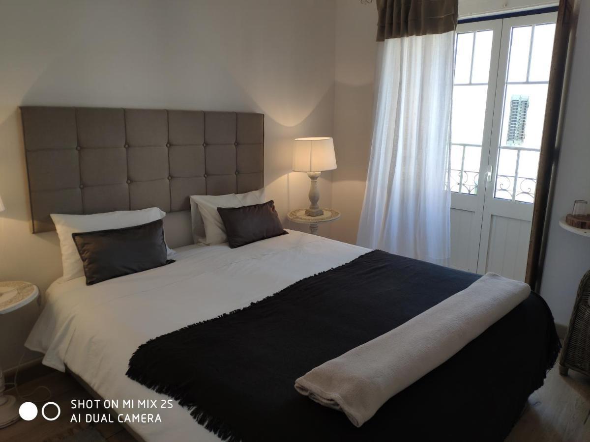 Casa Da Tia Amalia Hostel แมร์โตลา ภายนอก รูปภาพ