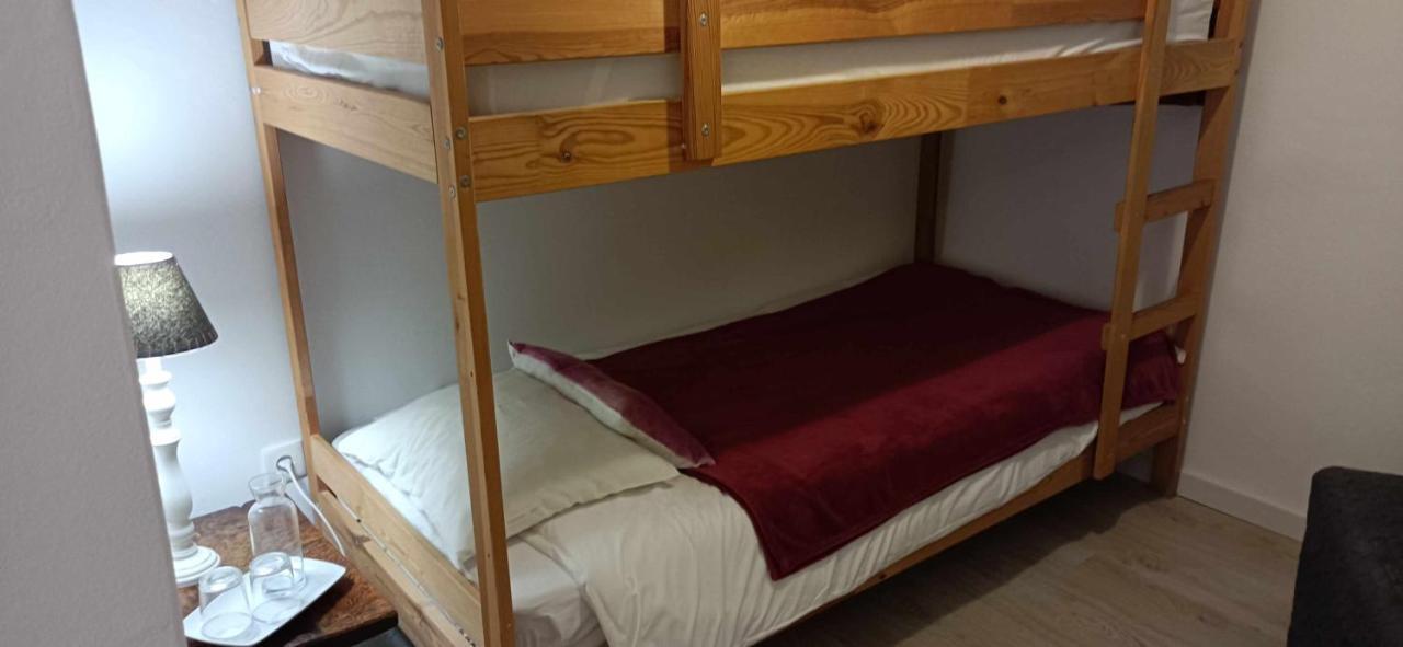 Casa Da Tia Amalia Hostel แมร์โตลา ภายนอก รูปภาพ