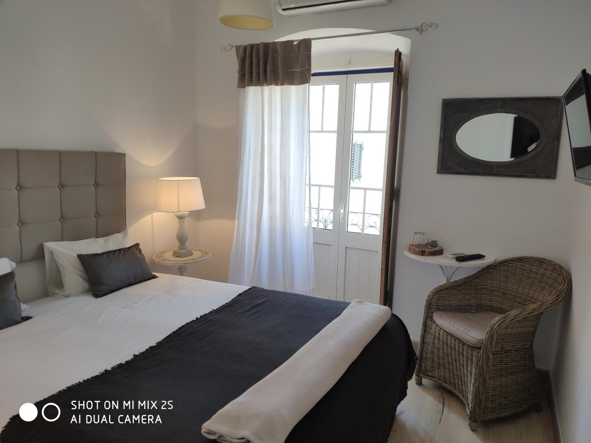Casa Da Tia Amalia Hostel แมร์โตลา ภายนอก รูปภาพ