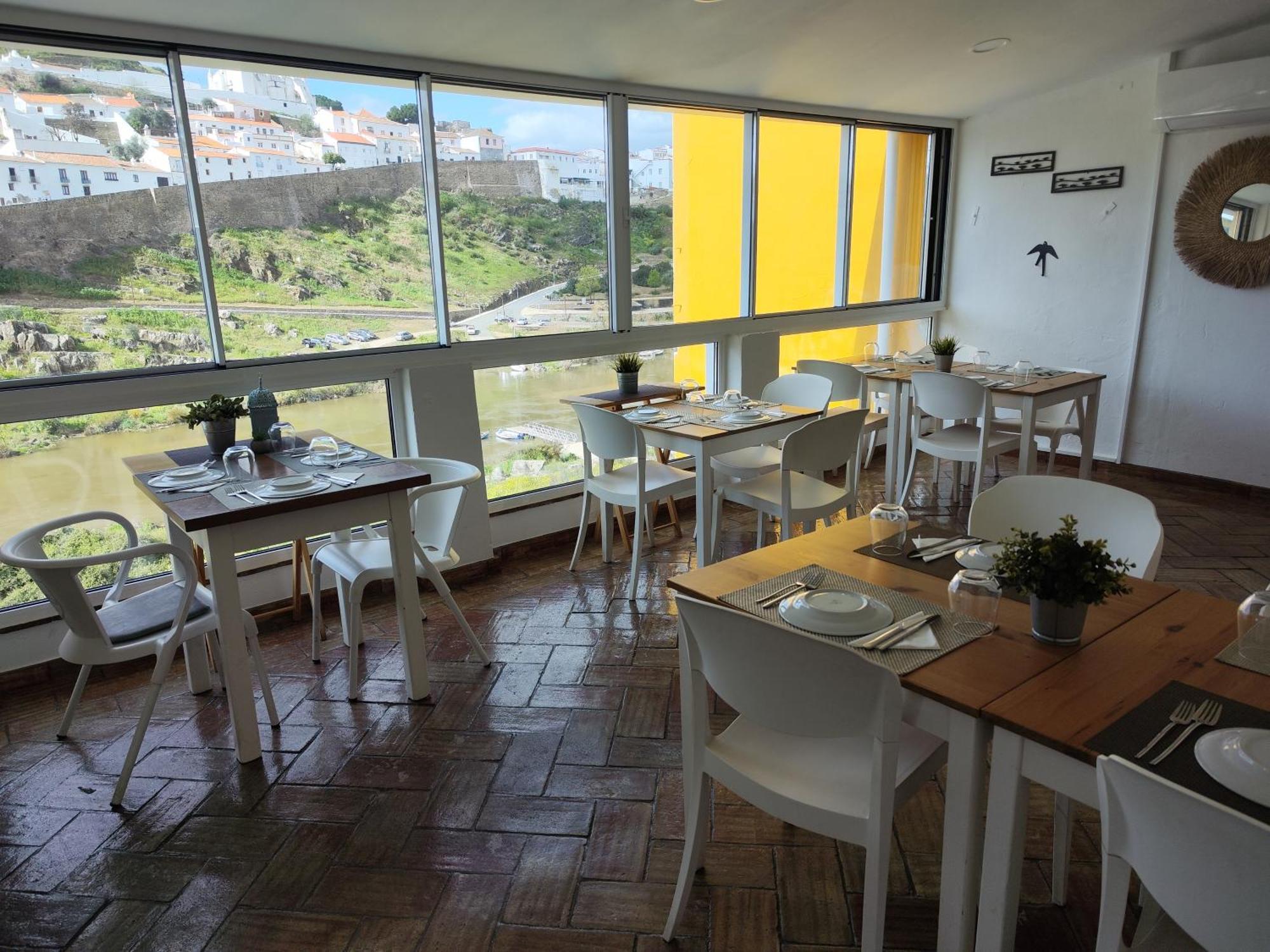 Casa Da Tia Amalia Hostel แมร์โตลา ภายนอก รูปภาพ